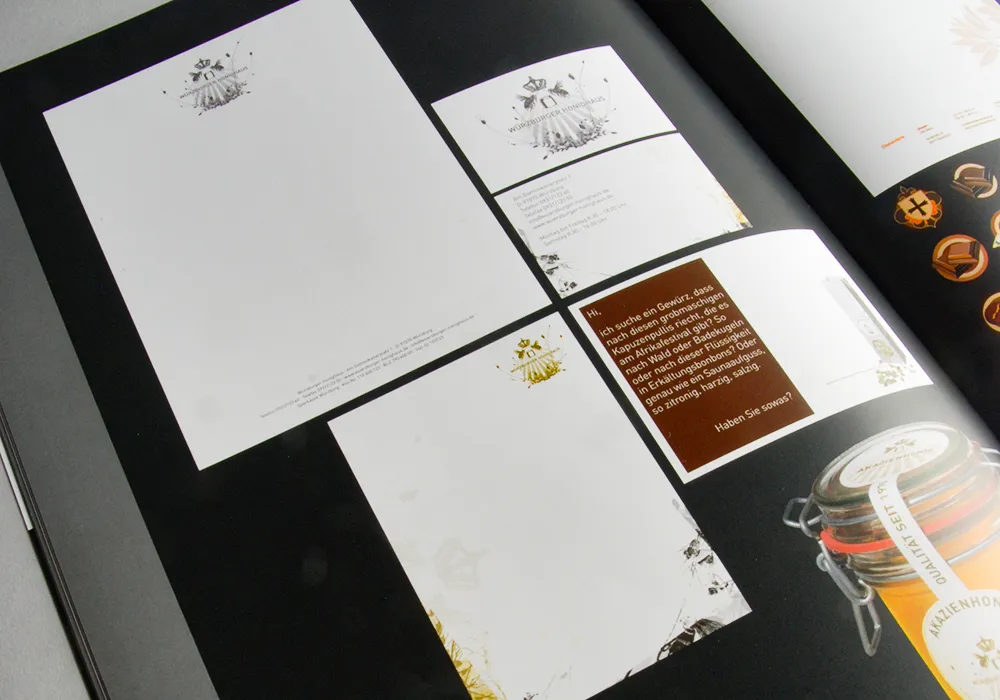 Blick in eine Ausgabe von CO&CO - Corporate & Collection zeigt Logo und Drucksachen des Würzburger Honighauses