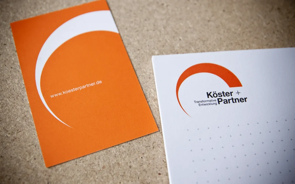 Die Vorder- und Rückseite einer Visitenkarte von Kathrin Köster
